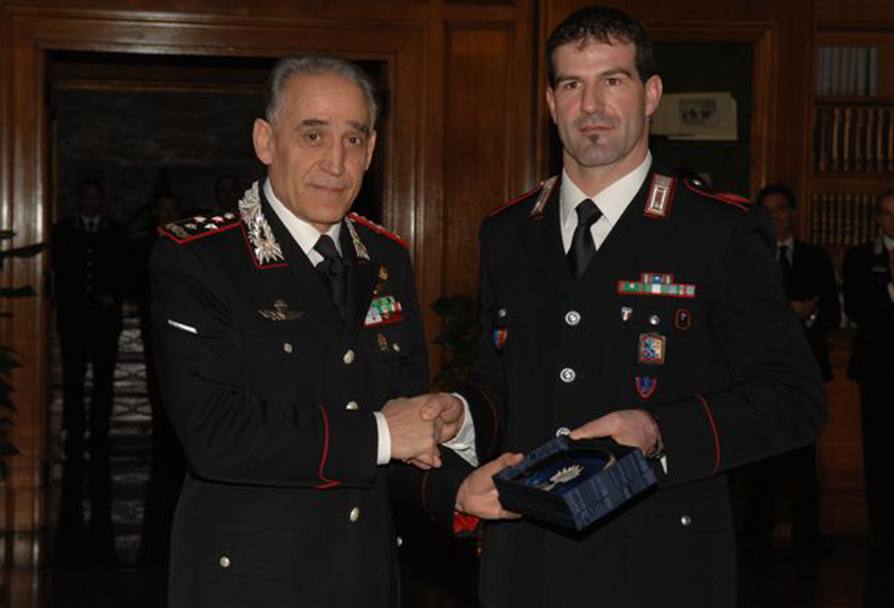 Vicebrigadiere per meriti eccezionali con Il Comandante Generale dell’Arma dei Carabinieri Gianfrancesco Siazzu 